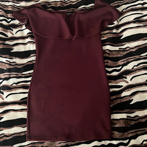 Burgundy off the shoulder short dress - Picture 1 of 1